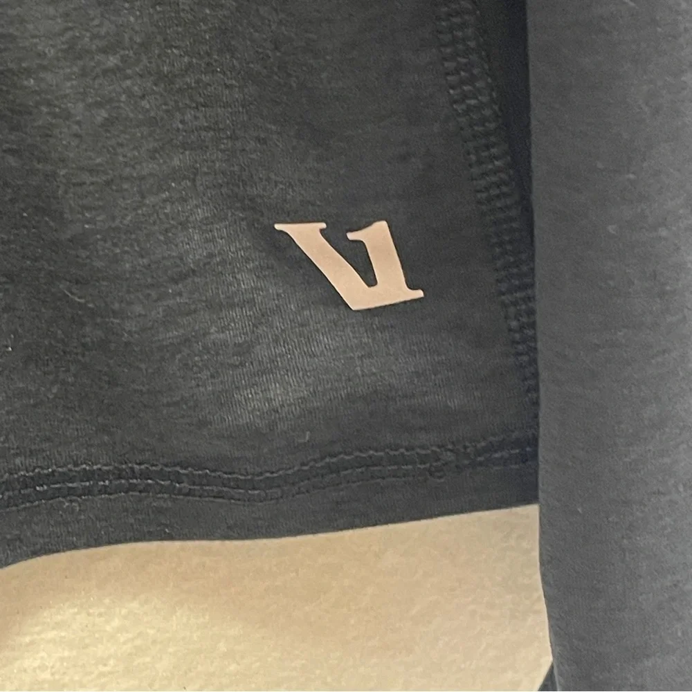 Vuori Ease Performance Long Sleeve Half Zip 2.0 Charcoal Gray Heather Size XL